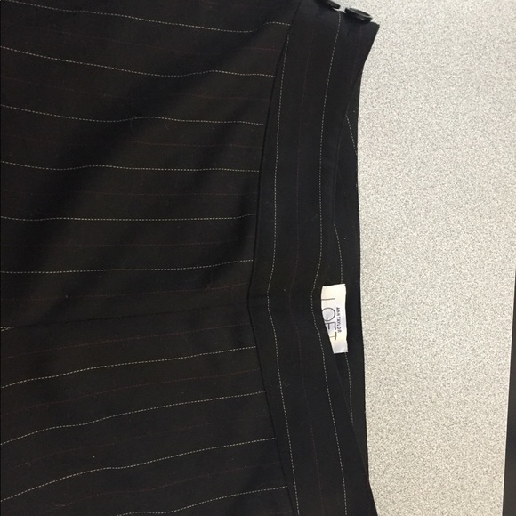 Ann Taylor Loft women’s pants. Pinstriped Size 6. - Picture 2 of 6